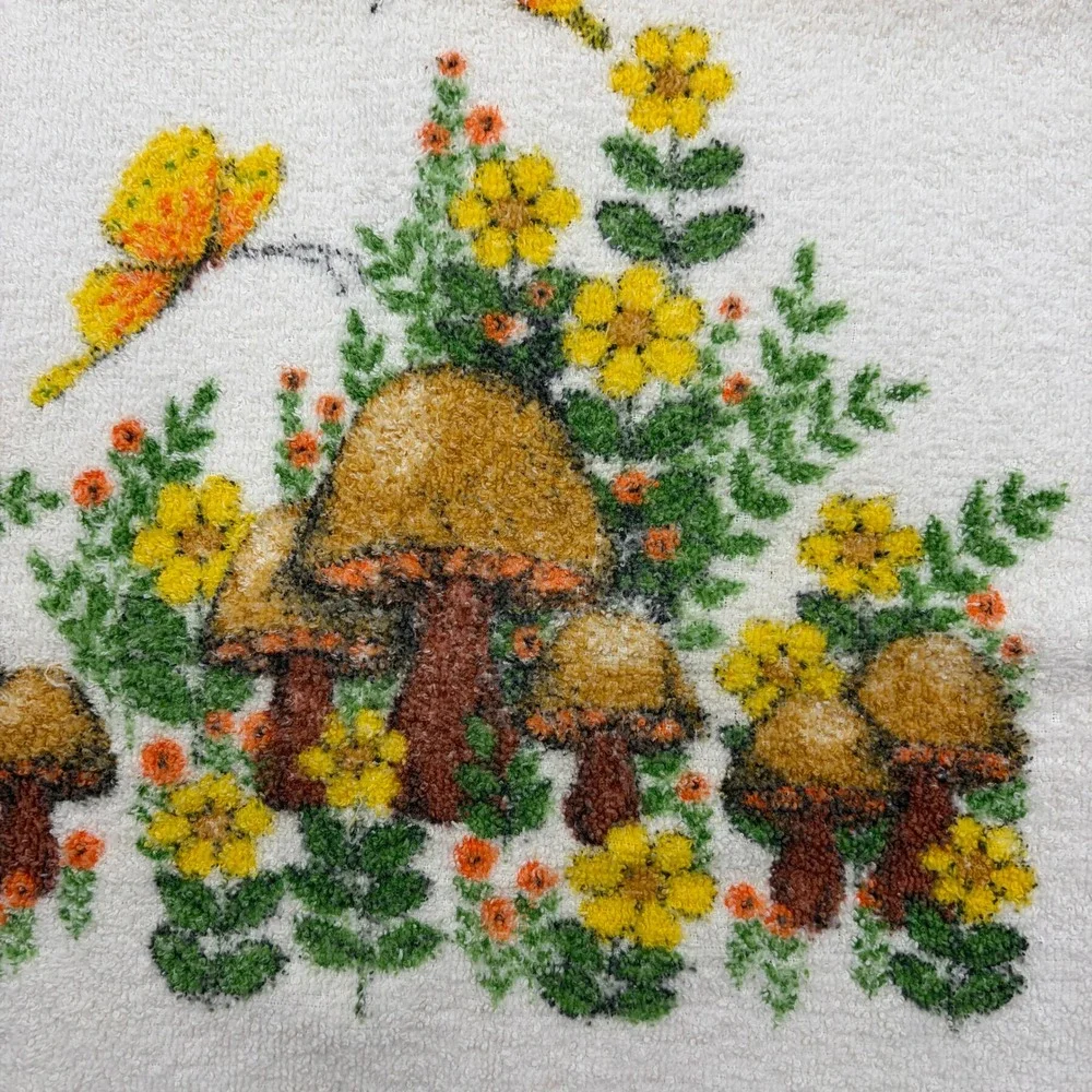 Vintage Sayco Mushroom Butterfly Fringed Hand Towel Retro 70s Cottagecore Cream